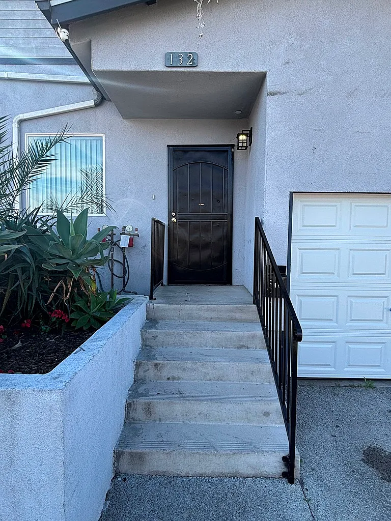 5 bed, 1820 sqft, $3,800 — Photo 2