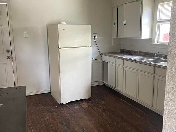 3rd image of 207 W 25th St