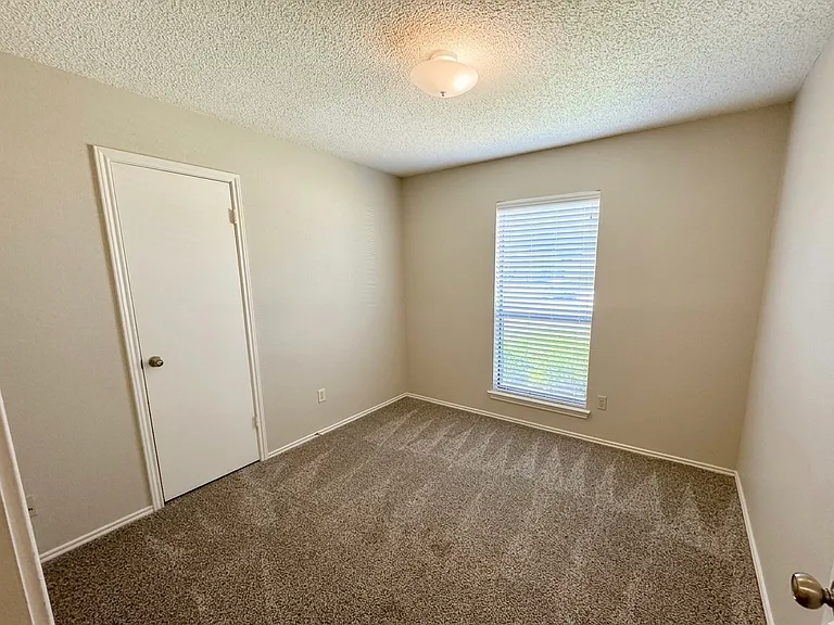 5028 Coker Dr — Photo 8