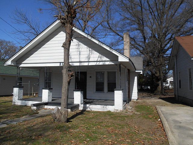 2nd image of 605 Ellis St SW