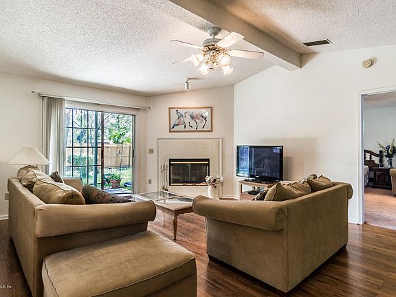 4th image of 8021 Mactavish Way W