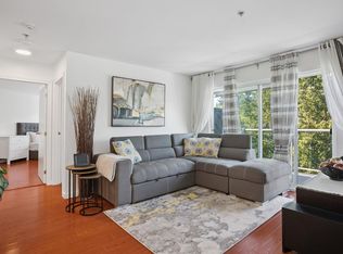 2983 Cambridge St #402, Pt Coquitlam, BC V3B 7N7