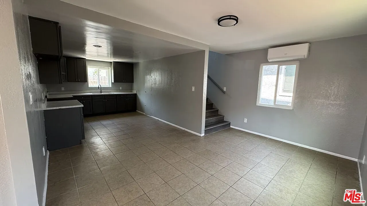 4 bed, 1.0 bath, 2202 sqft, $3,650 — Photo 3