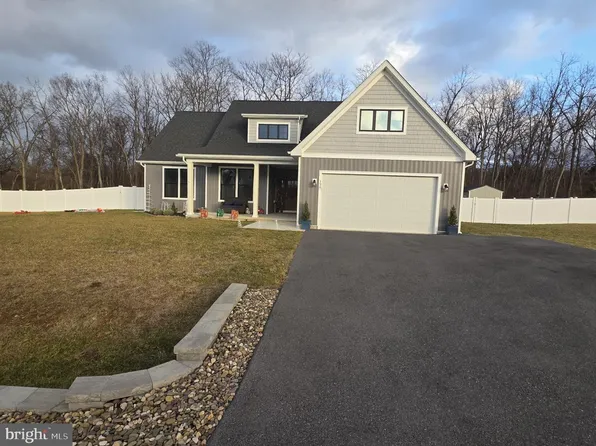 120 Moon Stone Dr, Kearneysville, WV 25430