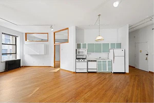 Sold by Douglas Elliman | media 21