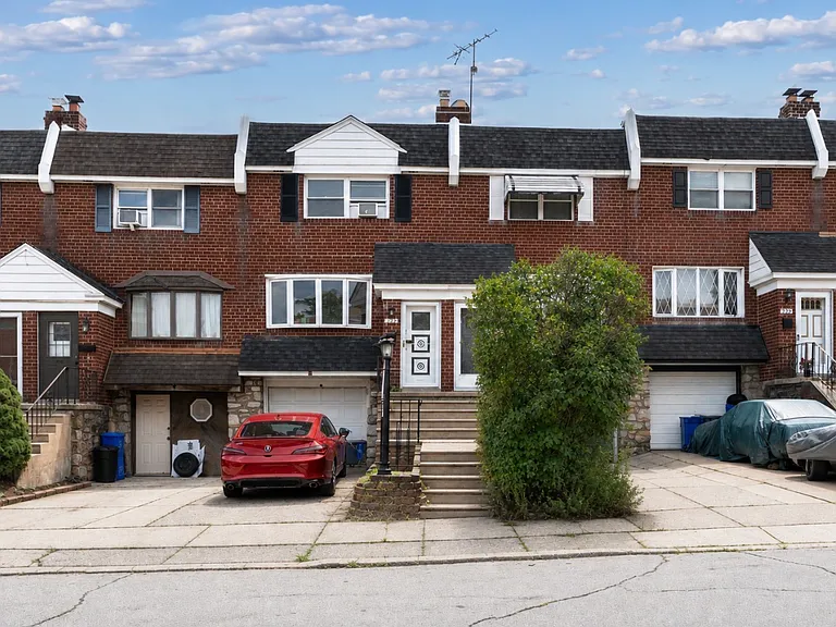 226 Rock St — Photo 17