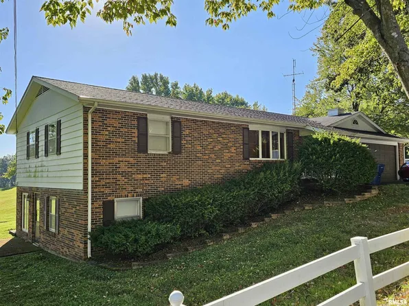 2222 Pine St, Eldorado, IL 62930