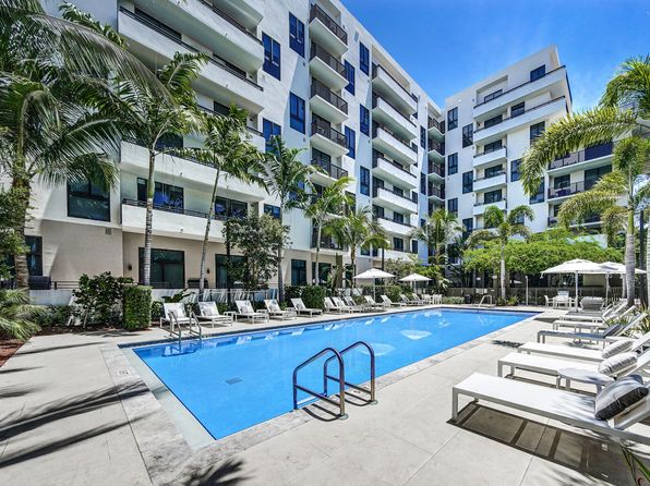 700 SW 1st St APT 306