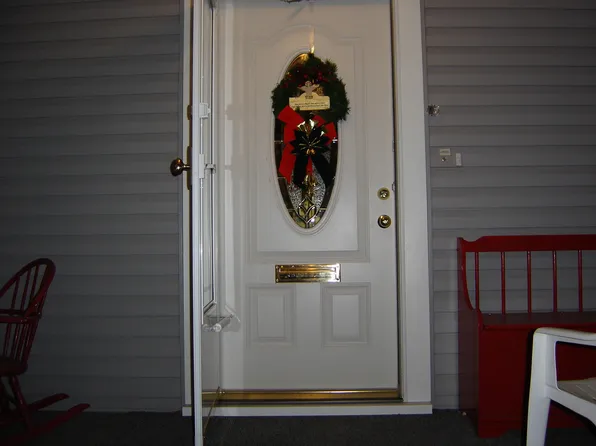 405 37th St, Vienna, WV 26105