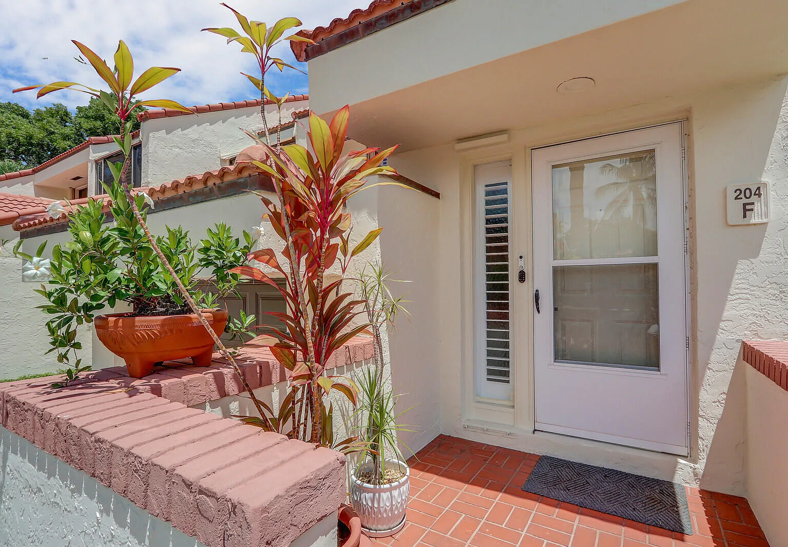2 bed, 2.0 bath, 1451 sqft, $6,500 — Photo 3