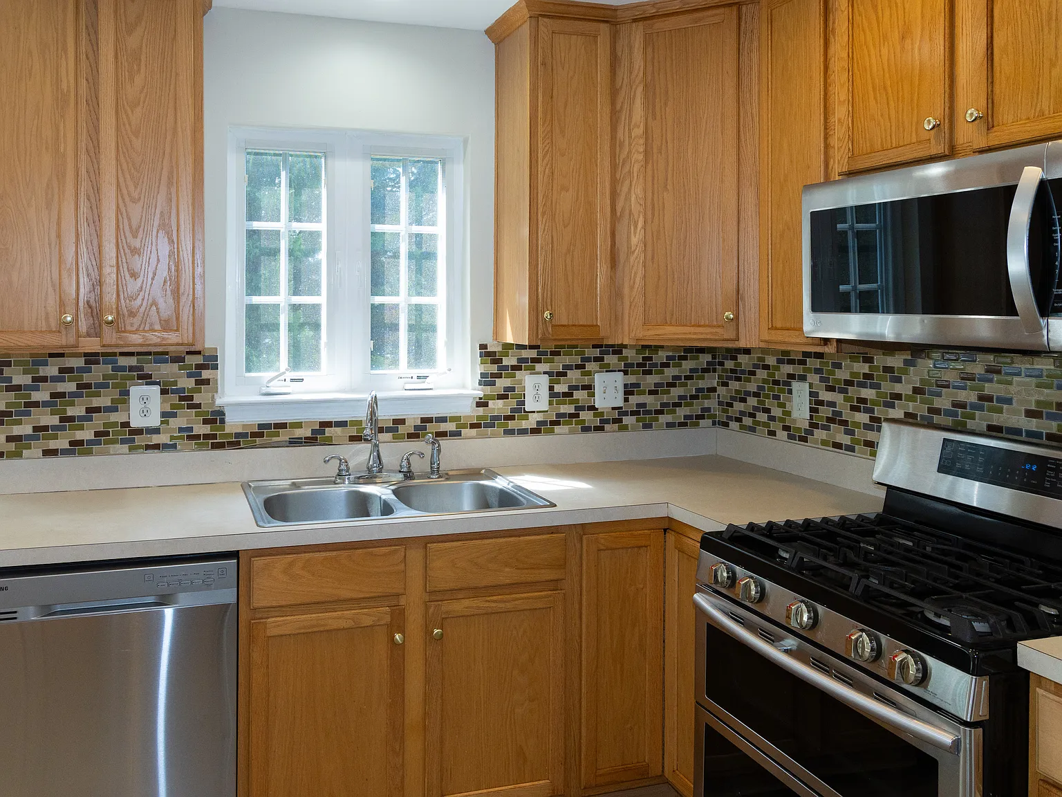 4 bed, 3200 sqft, $2,795 — Photo 4