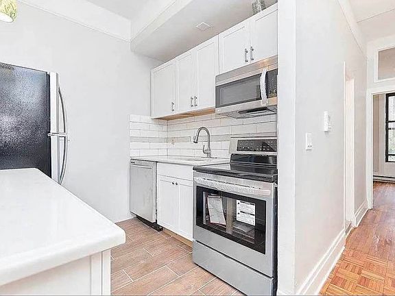 3rd image of 529 W 187th St APT 2