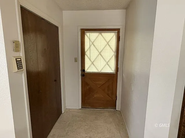 210 E Hunter Dr — Photo 6