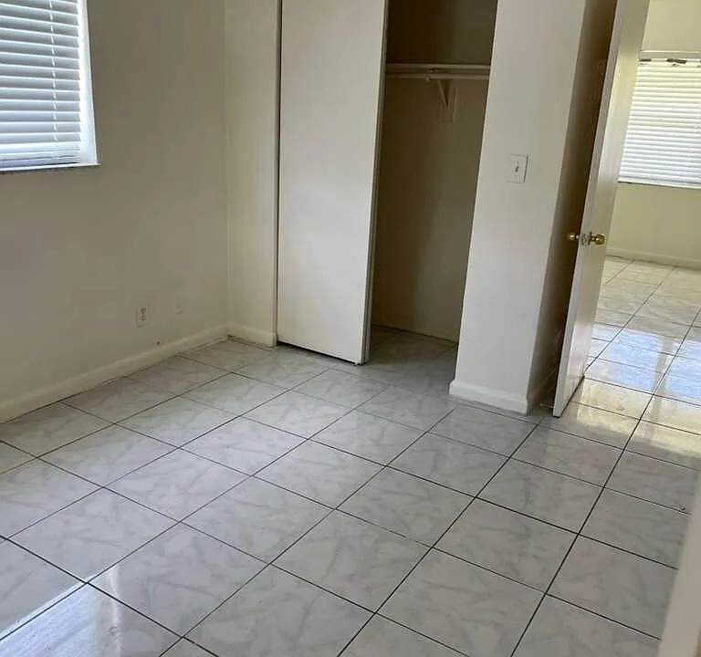 700 NW 3rd Ave #1-8