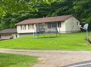 4615 Potters Rd, Ionia, MI 48846