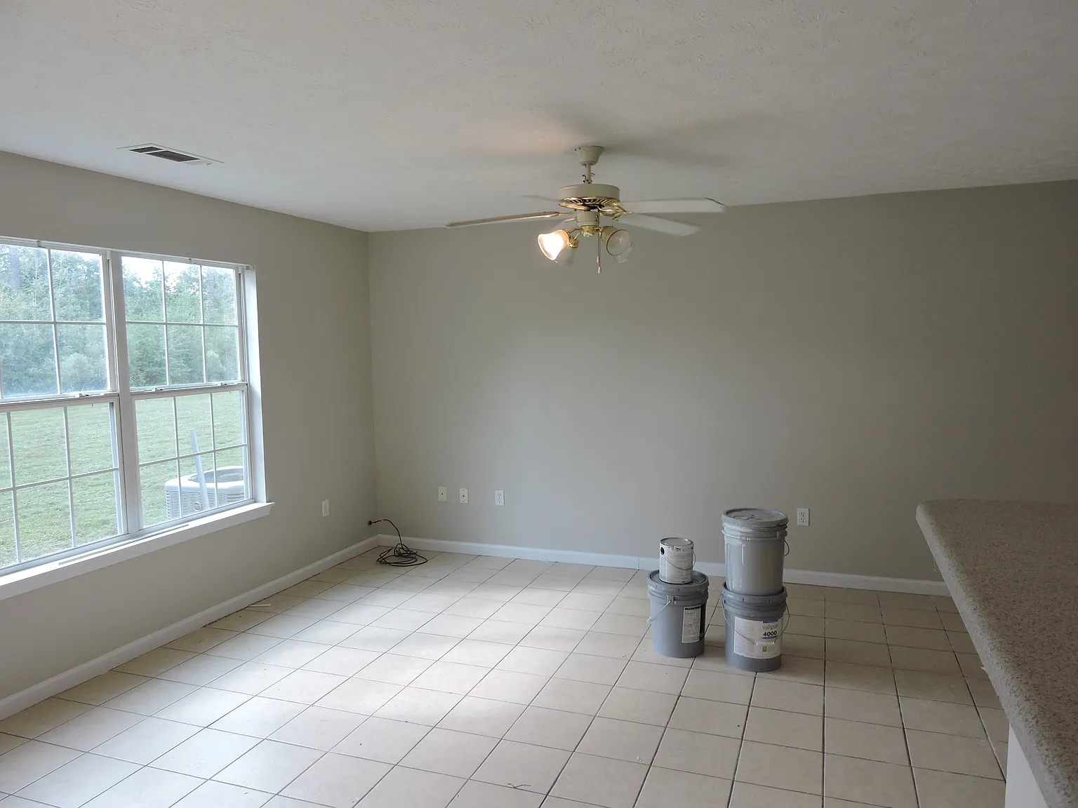 3 bed, 2.0 bath, 1440 sqft, $1,400 — Photo 4