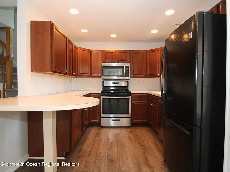 15-17 E Lincoln Ave #17 — Photo 9