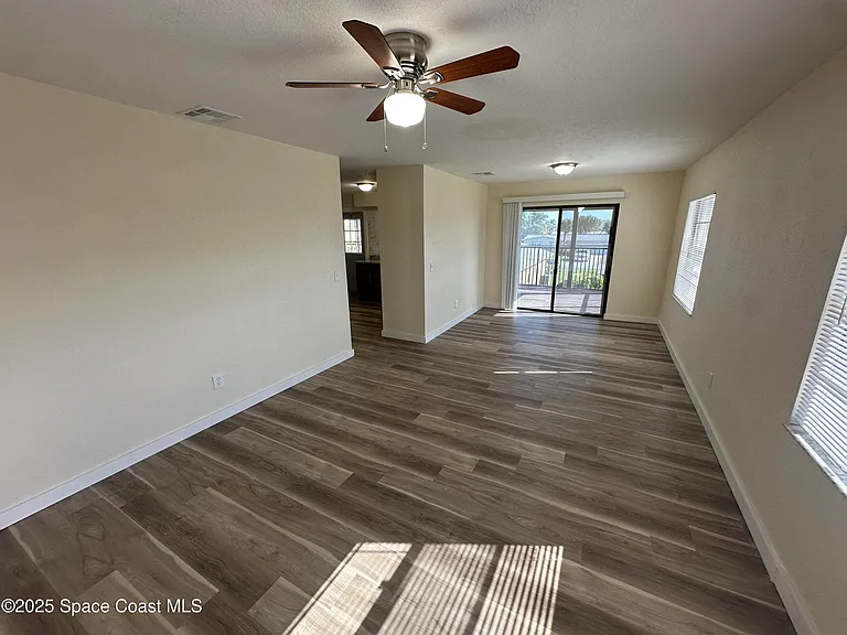 565 Jackson Ave — Photo 7