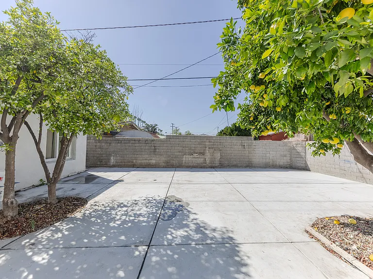 2461 Saint Pierre Ave — Photo 42