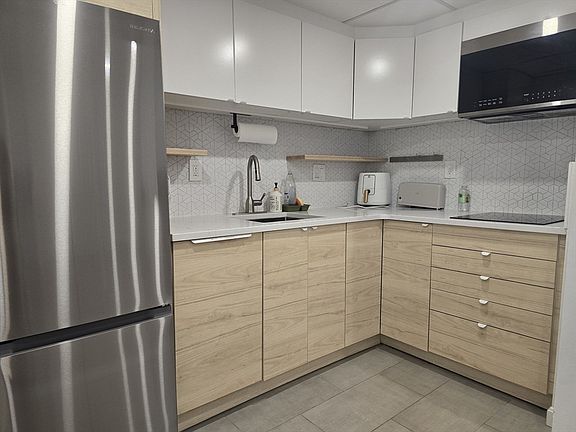 3rd image of 482 Commonwealth Ave #807