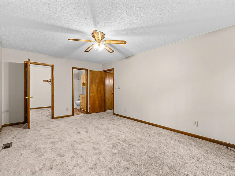 934 Welsh Ln — Photo 21
