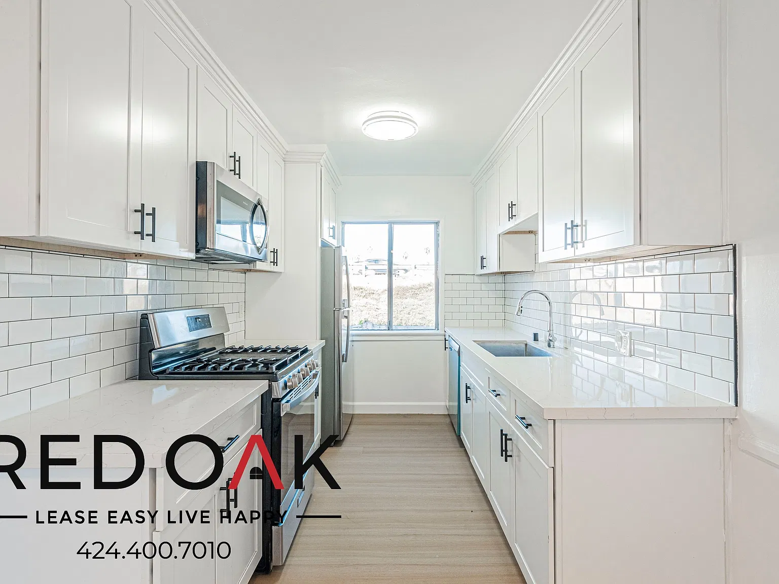 Comfortable 2-Bed with Dishwasher, Stainless Steel Appliances, Air Conditioning and On-Site Laund... — Photo 2