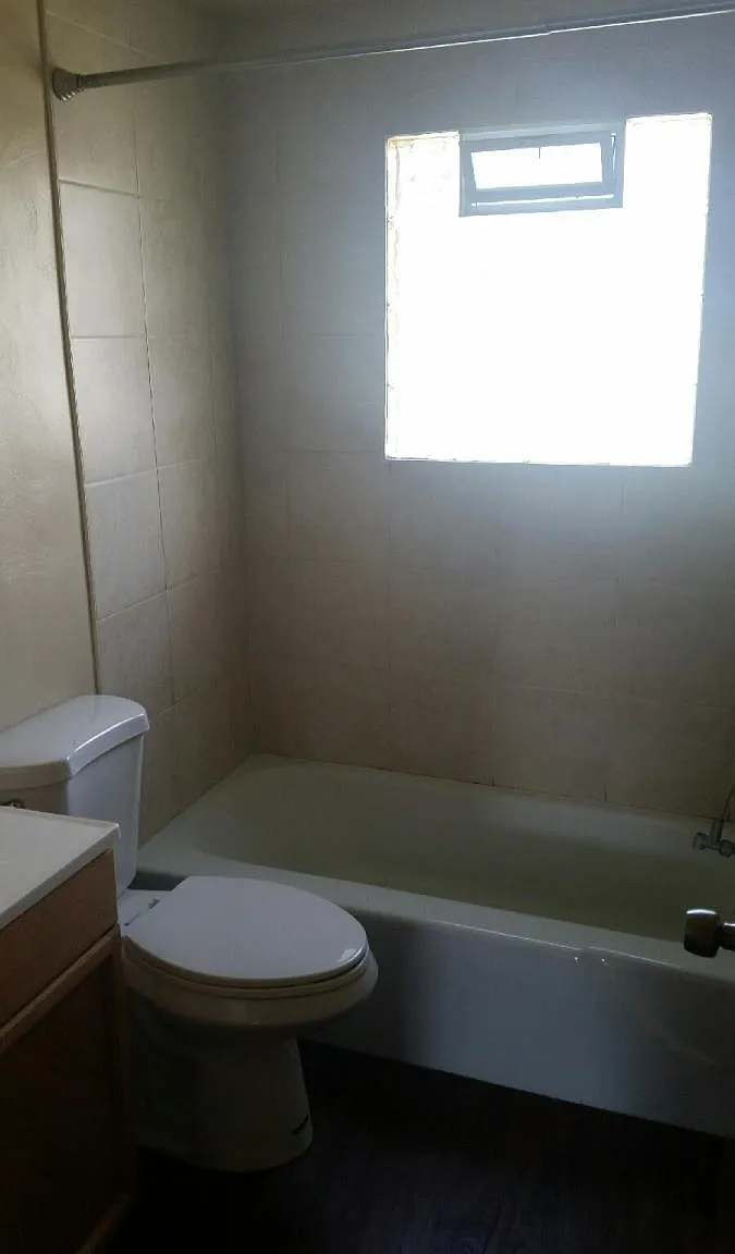 215 E College St — Photo 2