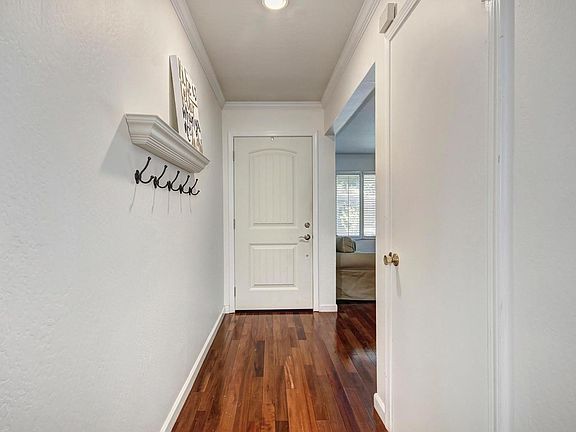 4th image of 124 Waterglen Cir