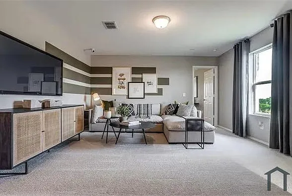 426 Lake Erie Dr — Photo 2