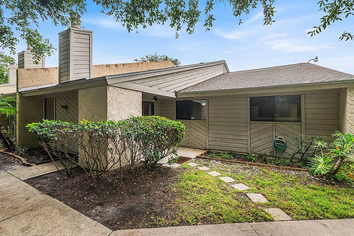3801 Crown Point Rd — Photo 2