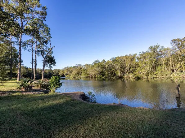 30 Ellis Rd, League City, TX 77573