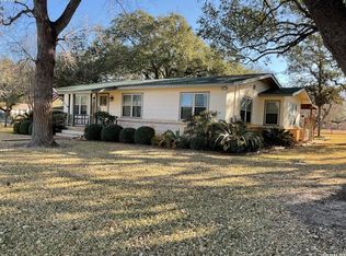 1408 Libold Dr, Devine, TX 78016