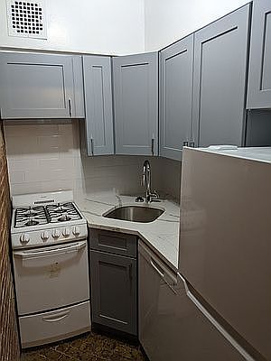 4th image of 127 W 85th St APT B