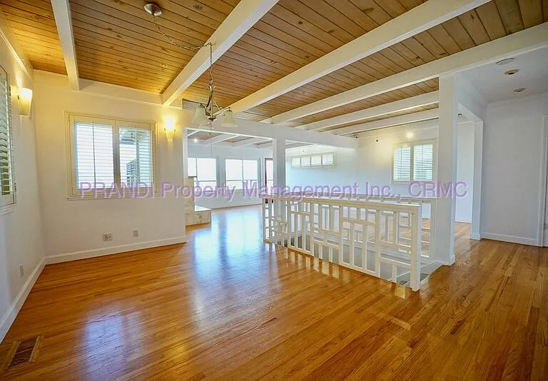 225 California Ave — Photo 4