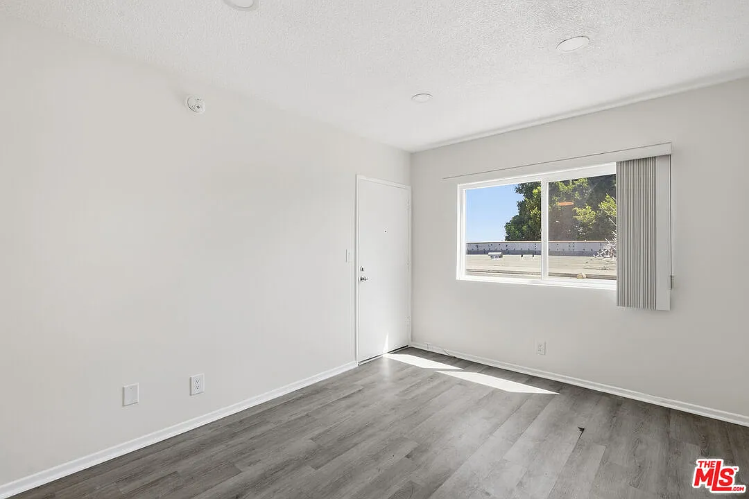 Studio, 1.0 bath, 230 sqft, $1,595 — Photo 2