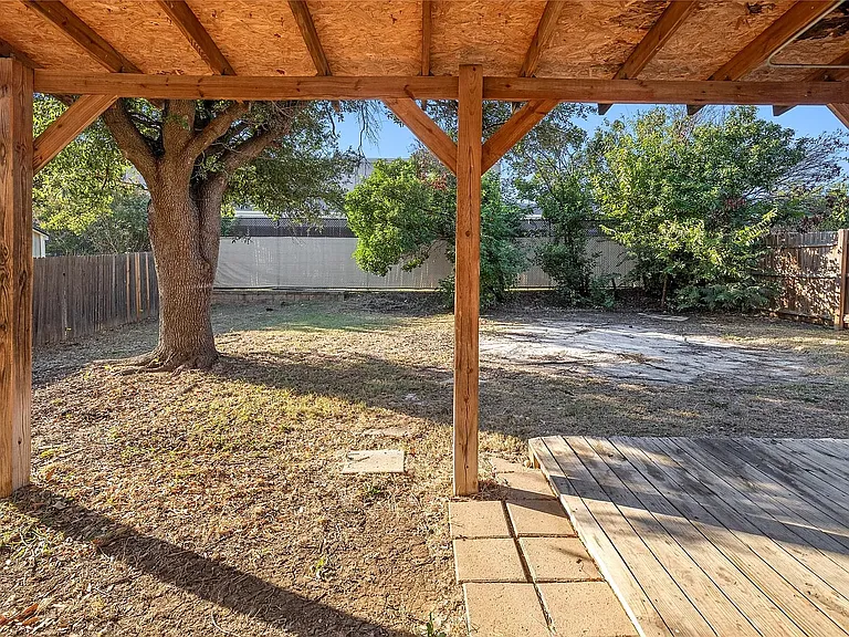 813 Silverbrook Dr — Photo 23