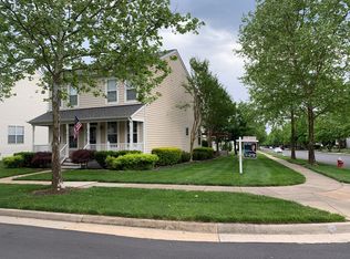 25933 Hartwood Dr, Chantilly, VA 20152