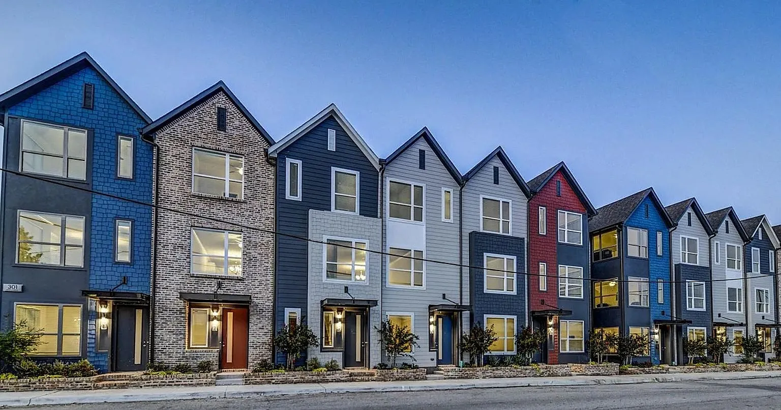 Lamar Townhomes — Photo 1
