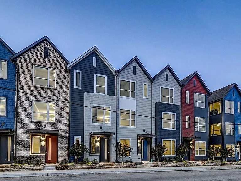 301 E Lamar St — Photo 1