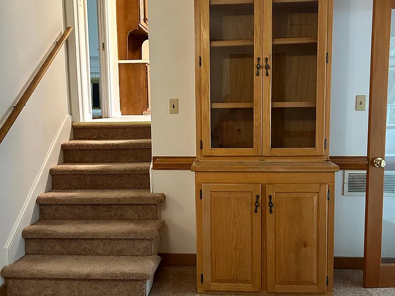 307 Crittenden Ln — Photo 8