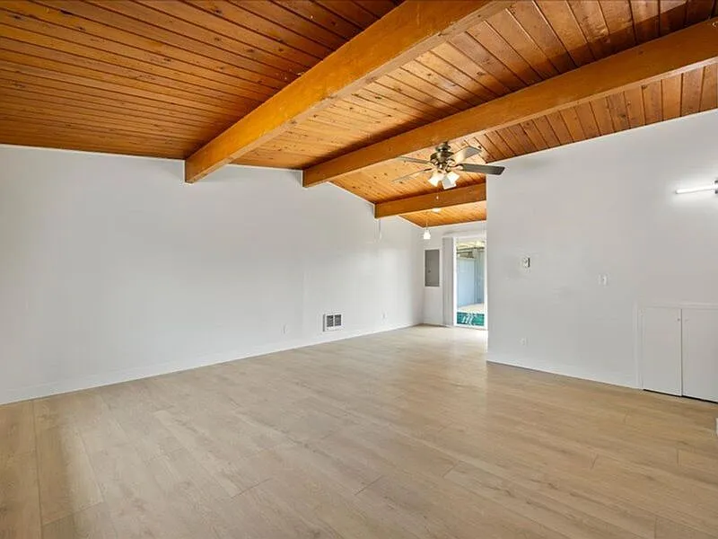 3 bed, 1.0 bath, 942 sqft, $1,950 — Photo 3