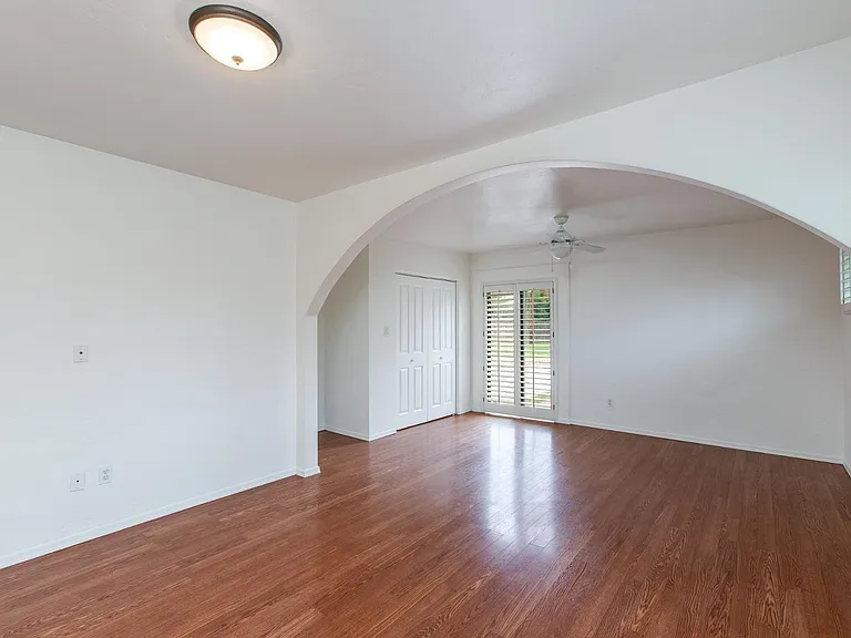2917 E Mariposa St — Photo 5