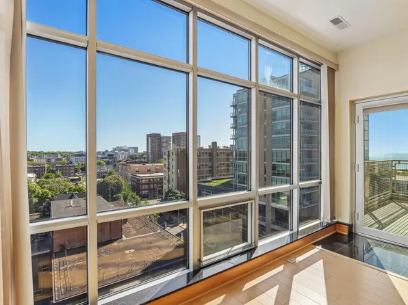 1550 E Royall PLACE Unit 911, Milwaukee, WI 53235