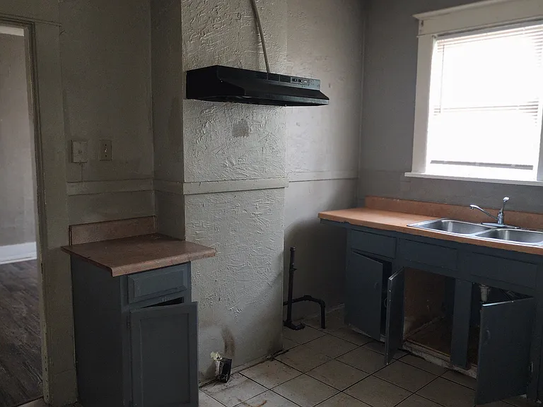 1066 Greenlaw Ave #1 — Photo 4