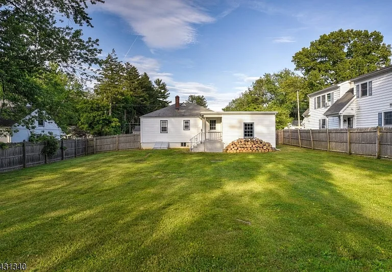 10 Lake Dr — Photo 38