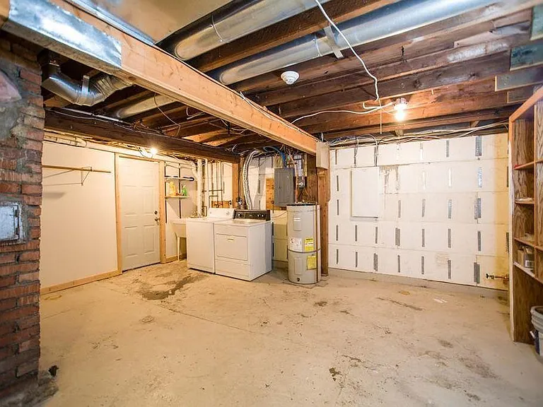 304 Skyles Pl — Photo 11