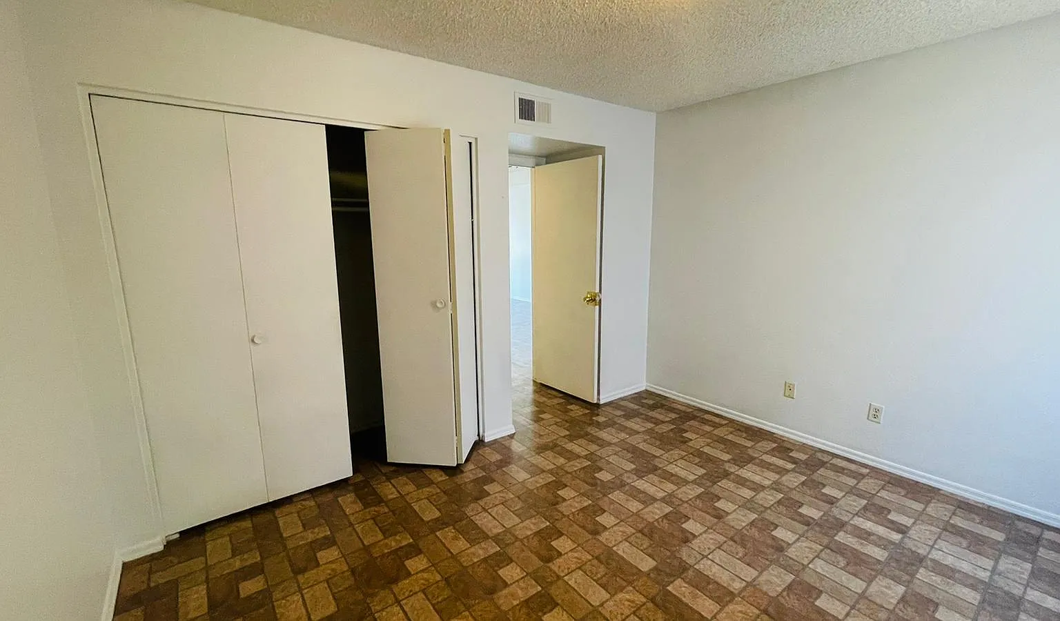 2 bed, 850 sqft, $1,200 — Photo 3