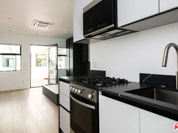 1325 Cabrillo Ave APT 11, Venice, CA 90291