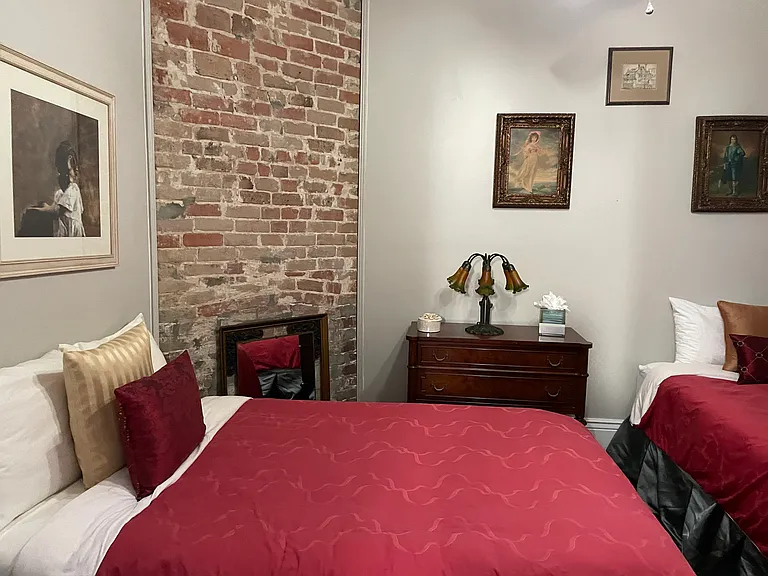 2124 Baronne St — Photo 15