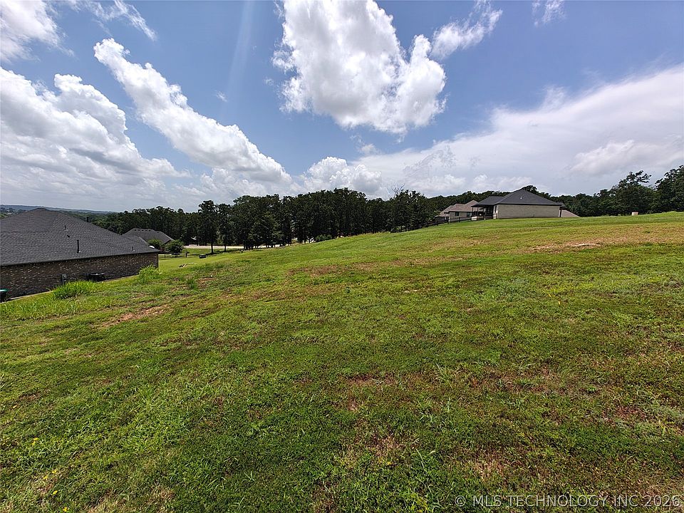 1st image of 550 Woodlands Dr